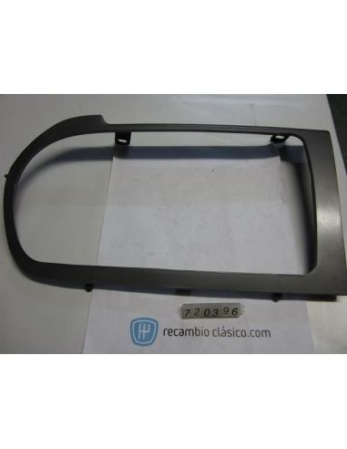 Embellecedor derecho delantero faro Renault 12 TS