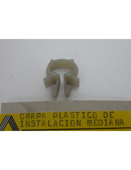 Comprar Grapa de plastico de instalación mediana Renault 8