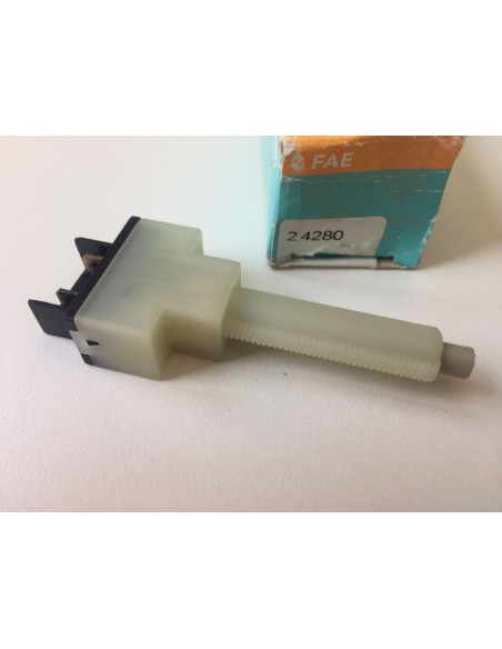 Interruptor luces freno Volkswagen Caddy MK2, Volkswagen Corrado, Golf MK3, Golf MK4, New Beetle, Passat B3 Passat B4 FAE 24280