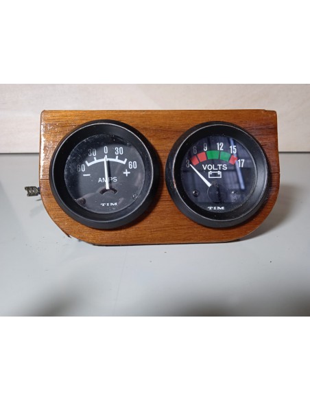 Capilla salpicadero con relojes amperímetro y voltímetro