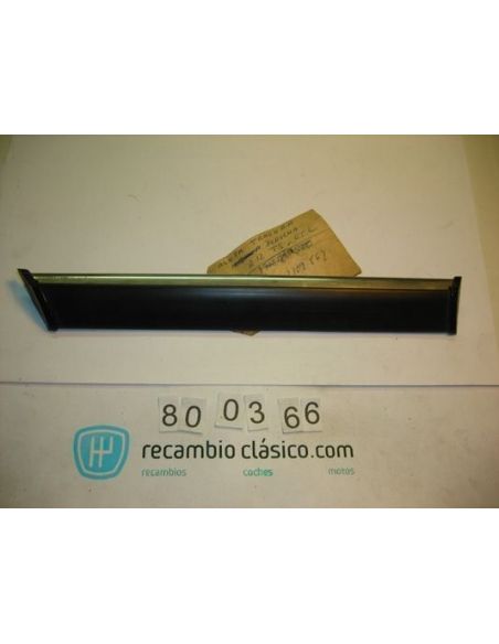 Moldura aleta trasera derecha atornillada Renault 12 TS Renault 12 GTL 7702109562