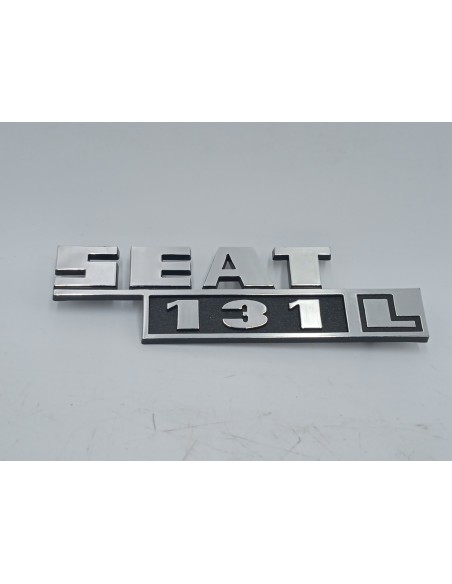 Anagrama de plástico Seat 131L