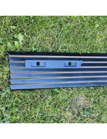 Rejilla portón trasero moldura protectora maletero Peugeot 205