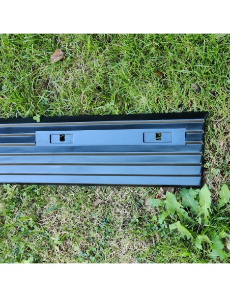 Rejilla portón trasero moldura protectora maletero Peugeot 205