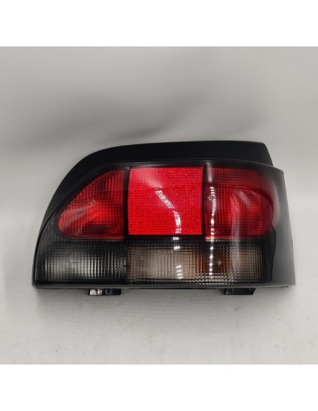 Piloto trasero derecho rojo y blanco Renault Clio 7701039013