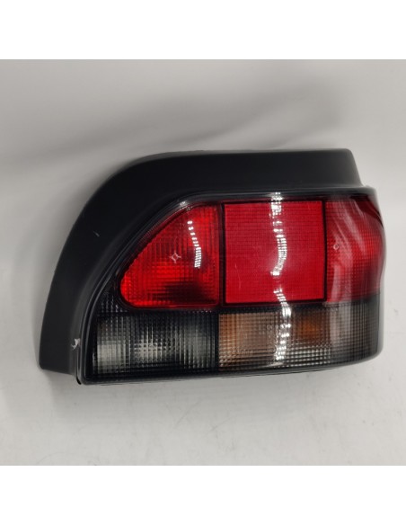 Piloto trasero derecho rojo y blanco Renault Clio 7701039013