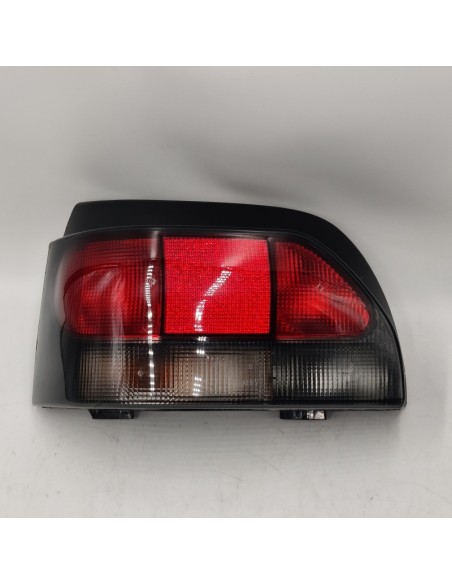 Piloto trasero izquierdo rojo y blanco Renault Clio 7701039012