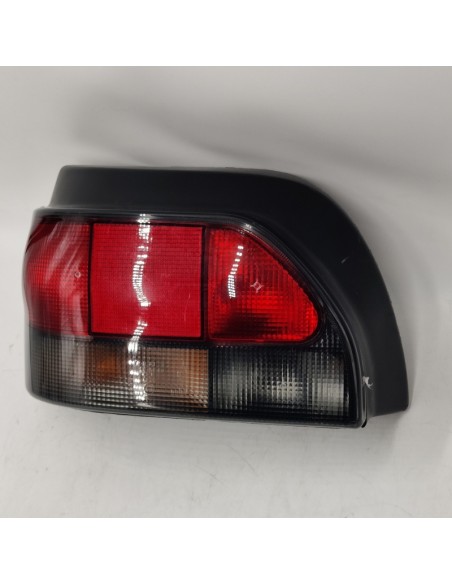 Piloto trasero izquierdo rojo y blanco Renault Clio 7701039012
