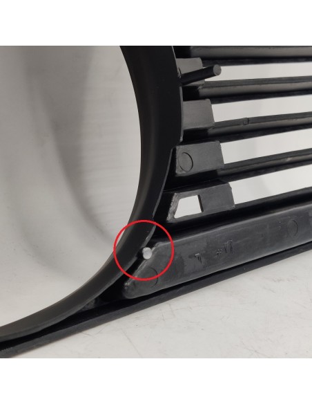 Calandra rejilla izquierda negra BMW E30 51131876091 con tara Calandra rejilla izquierda negra BMW E30 51131876091 con tara