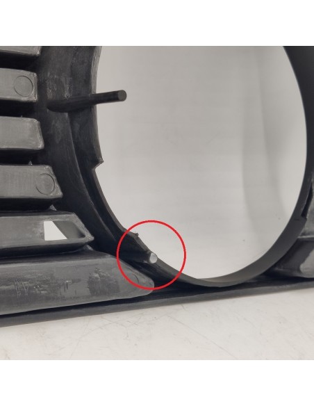 Calandra rejilla derecha negro BMW E30 51131876092 con tara Calandra rejilla derecha negro BMW E30 51131876092 con tara