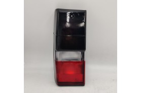 Piloto trasero izquierdo negro rojo NISSAN PATROL III/2 Station Wagon (W260) 2.8 TD 26555C8500 065200