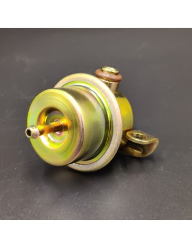 Regulador presión combustible BMW E24 BMW E23 BMW E28 BMW E30 BMW E32 BMW E34 0280160249 13531711541 13531722040 037133035